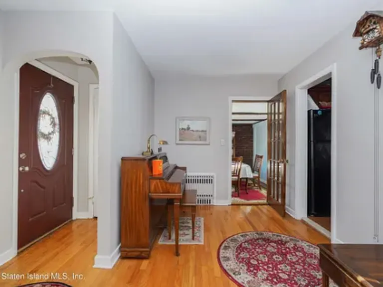 106 Fairview Ave — Photo 2