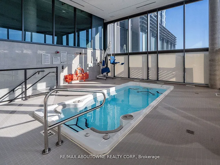 5 Wellington St S #1407 — Photo 15