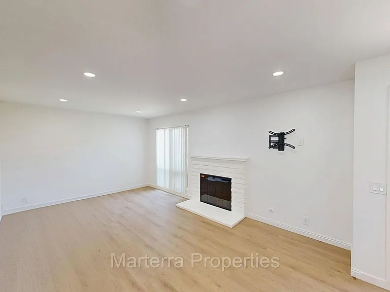17755 La Rosa Ln — Photo 4
