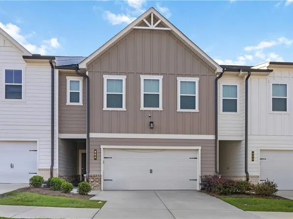 840 Point Place Dr, Loganville, GA 30052
