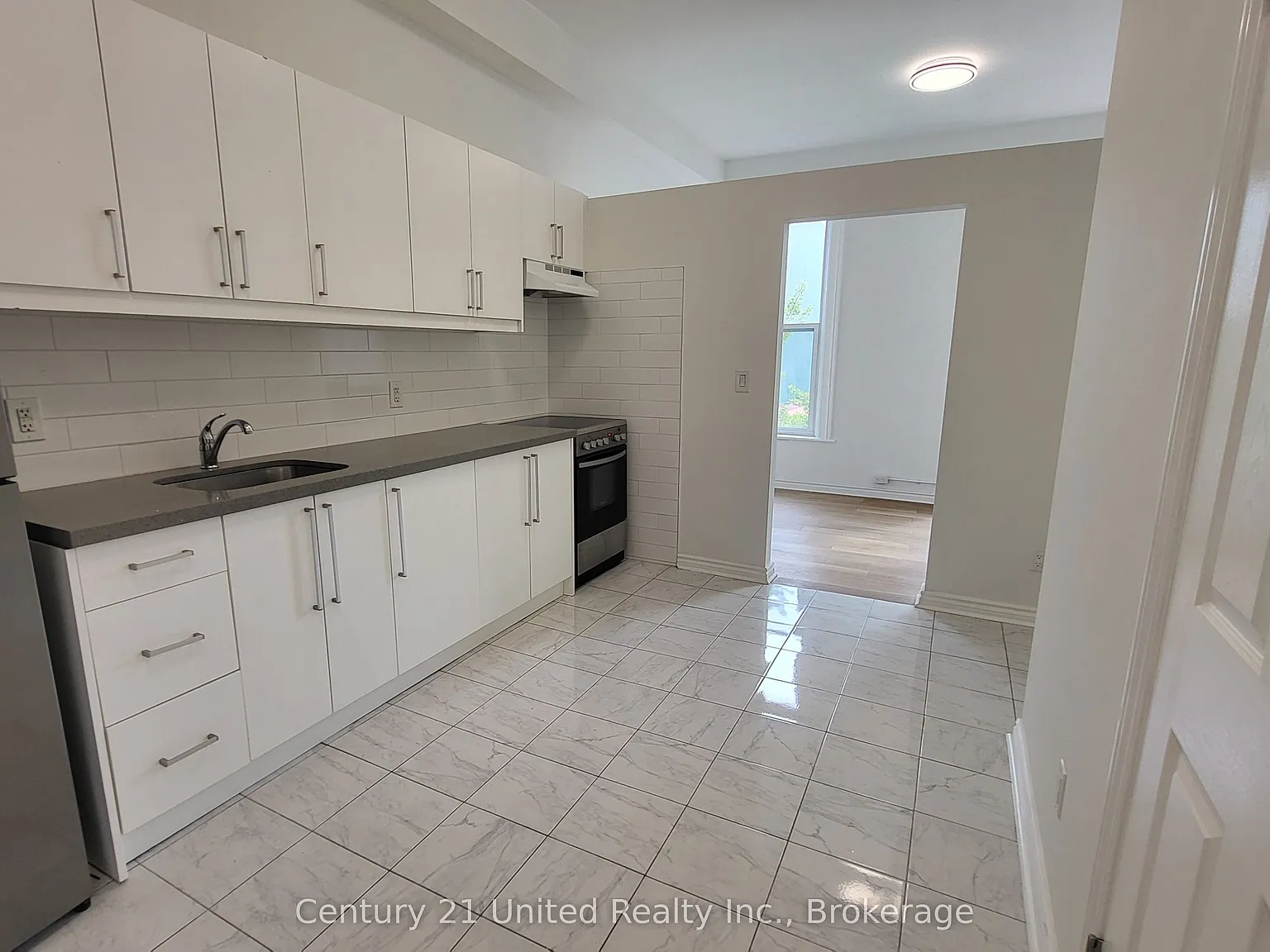 172.5 Hunter St W — Photo 2