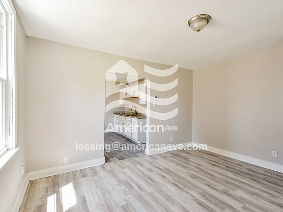 1455692_003_living_room_13855004.jpg