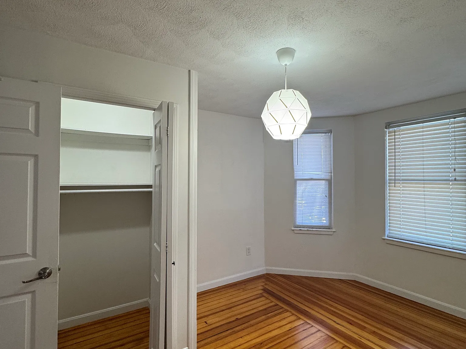 4 bed, 1226 sqft, $4,200 — Photo 3