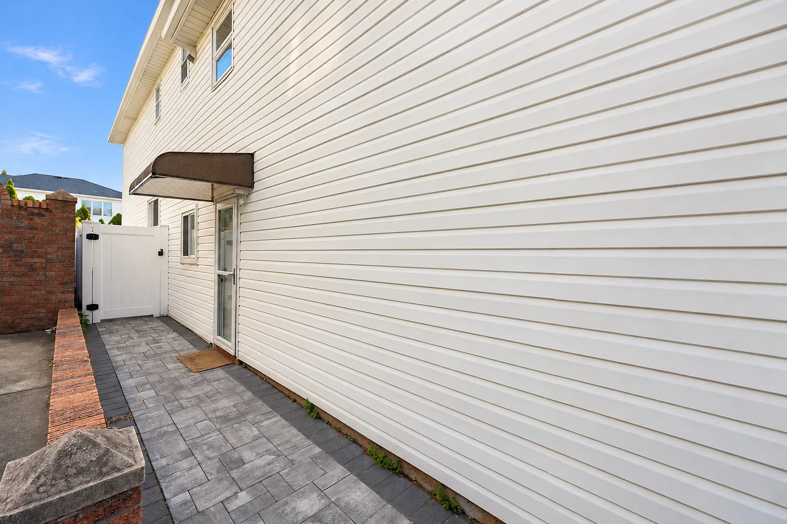 2 bed, 850 sqft, $2,200 — Photo 3