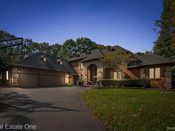 7798 Fieldstone Rdg, Clarkston, MI 48348