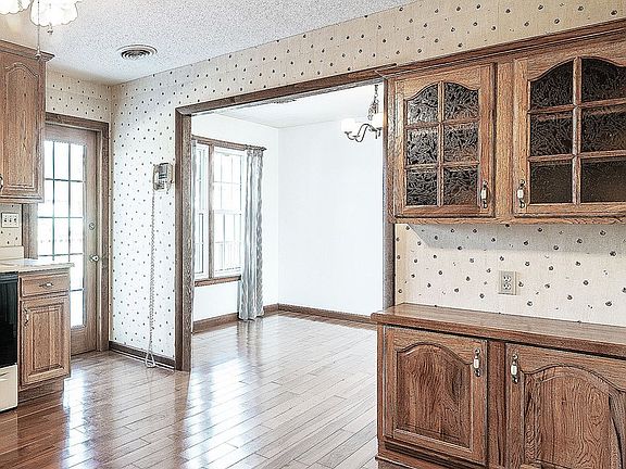 4th image of 451 Brookhill Dr
