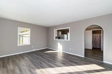 Building Photo - 16 E 66th Pl