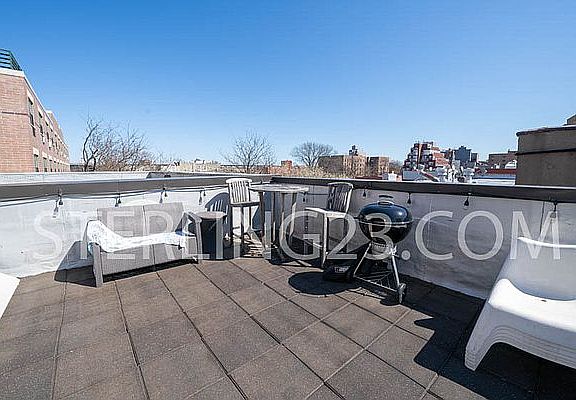 4th image of 2571 22nd St APT 1