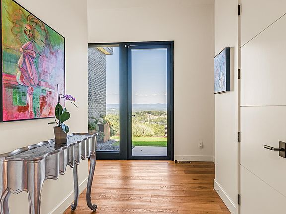 4th image of 7 Ridley Piper Ln