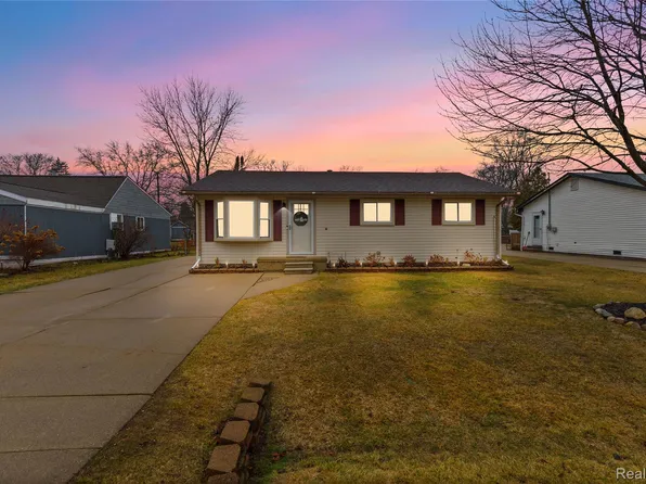 3066 Hessel Ave, Rochester Hills, MI 48307