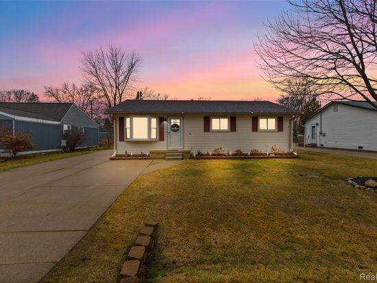 3066 Hessel Ave, Rochester Hills, MI 48307
