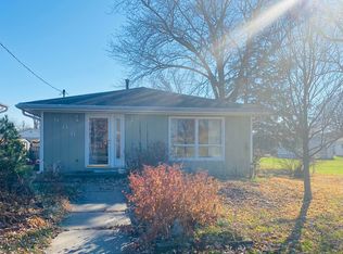 906 Webster St, Muscatine, IA 52761