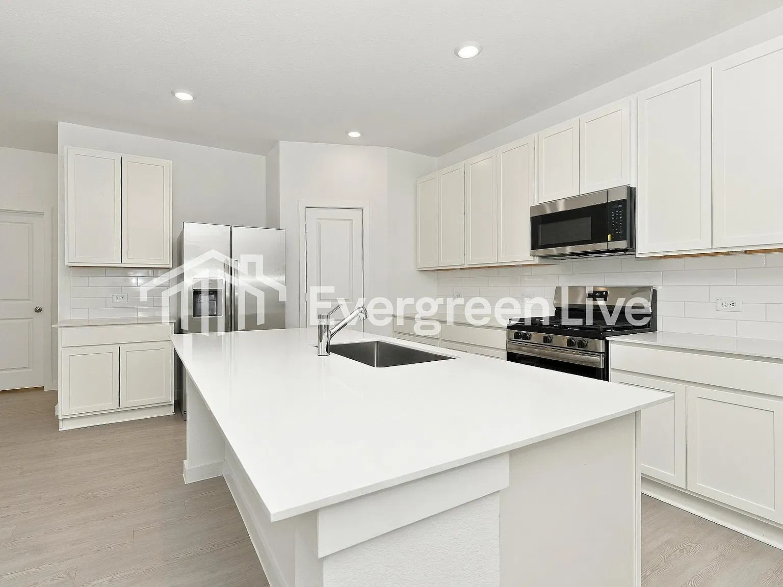 4 bed, 3.0 bath, 2393 sqft, $2,230 — Photo 2