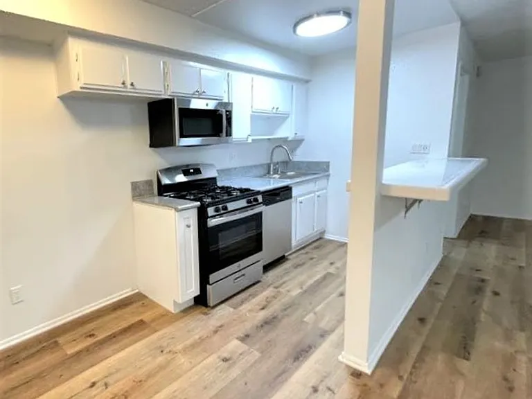 5708 Tujunga Ave — Photo 18