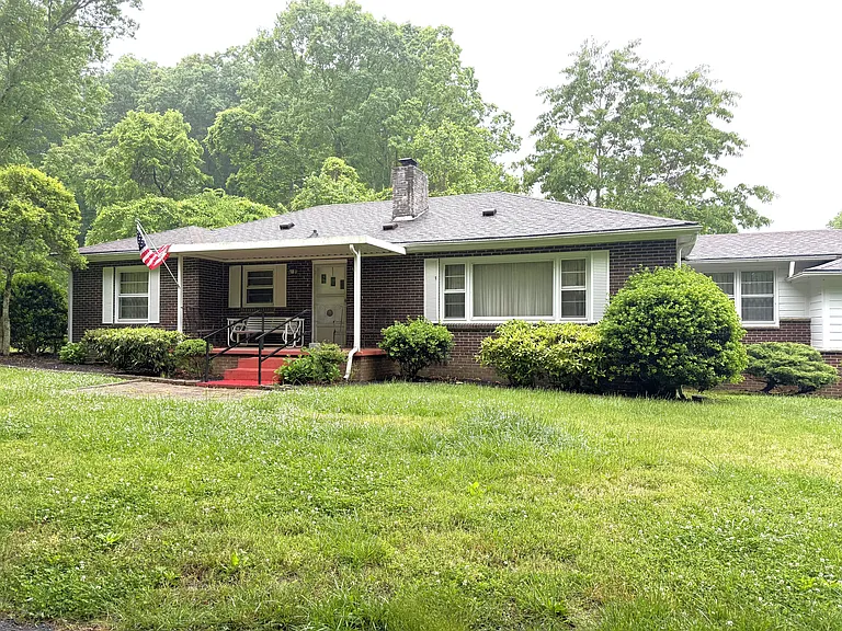 842 Burnett Station Rd — Photo 1