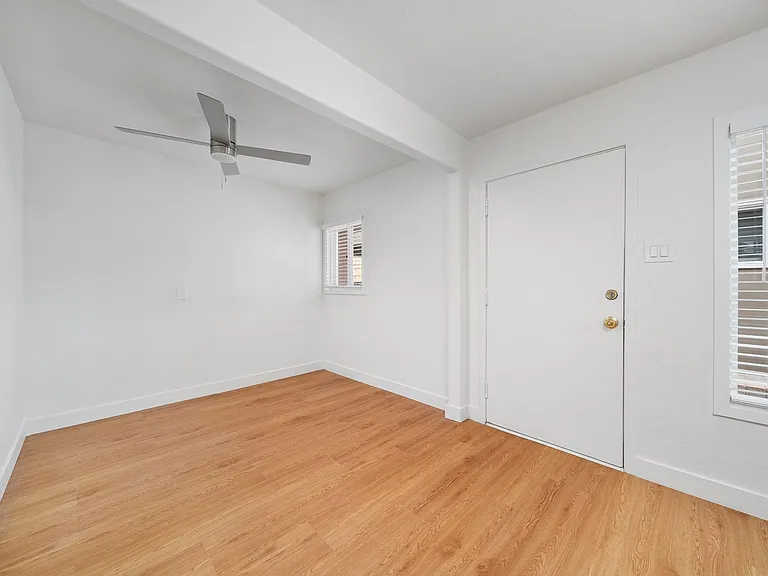 1114 W Balboa Blvd — Photo 7
