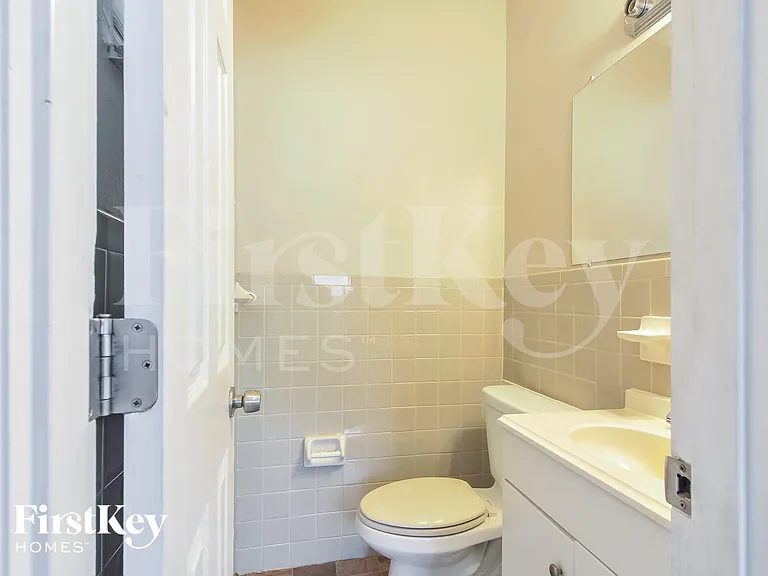 2490 Flamingo Dr — Photo 10
