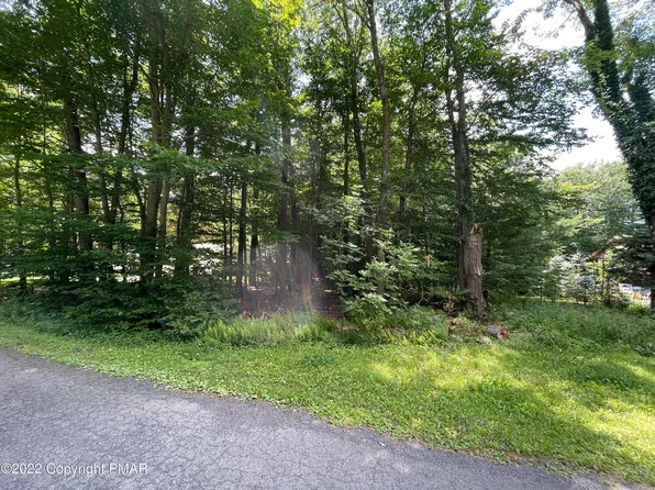 113 Nakora Dr, Blakeslee, PA 18610