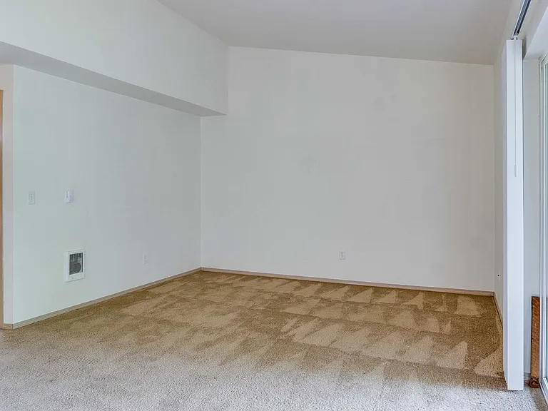 Maplewood Apartments — Photo 6