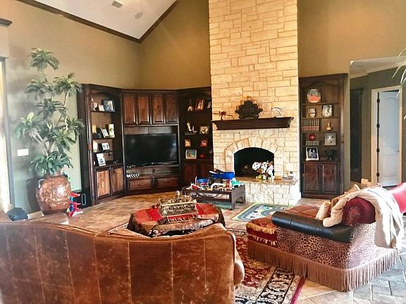 3rd image of 2112 Ironwood Dr