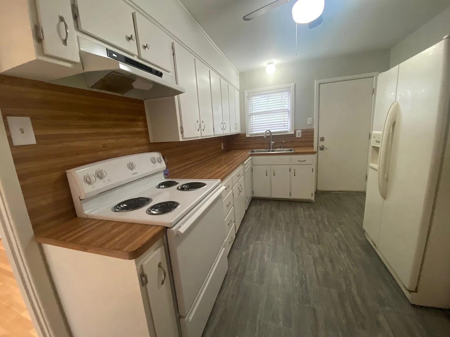 2 bed, 1038 sqft, $2,000 — Photo 2