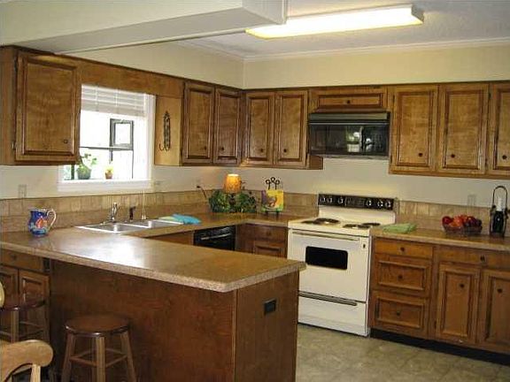 5th image of 1324 Greenbrook Ln
