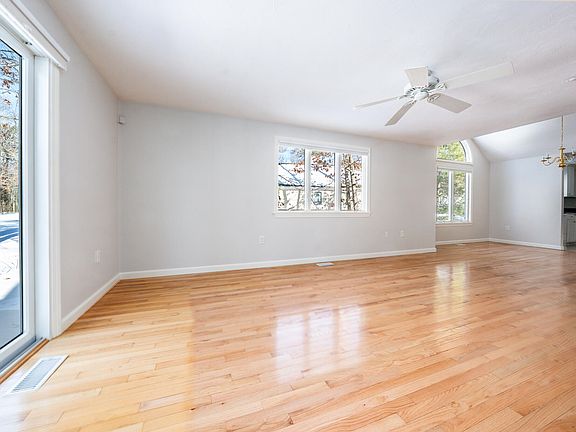 2nd image of 13 Pga Lane