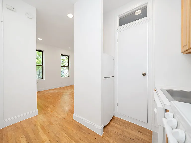 128 W 13th St #9 — Photo 3