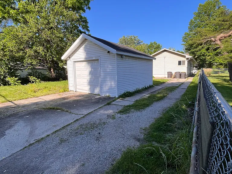 2803 Queen St — Photo 27