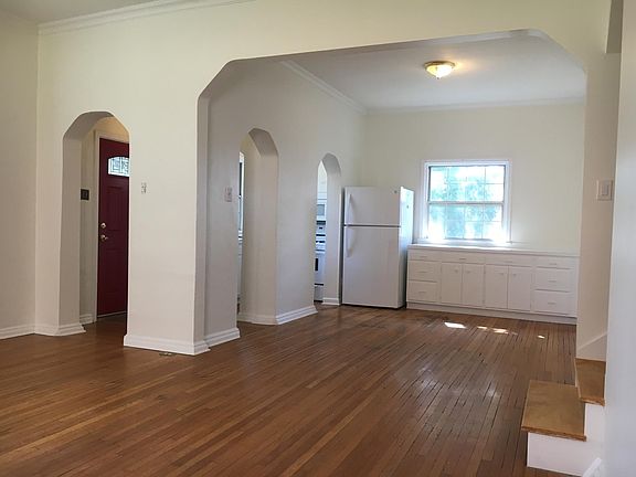 3rd image of 1163 E Wilson Ave