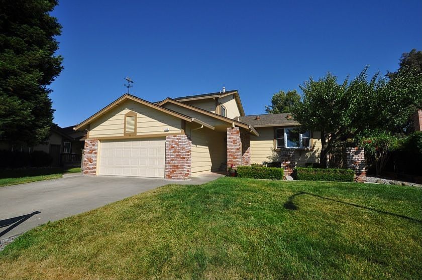See more pictures on the Virtual Tour! http://aument-ramirez.com/1916caulfield
