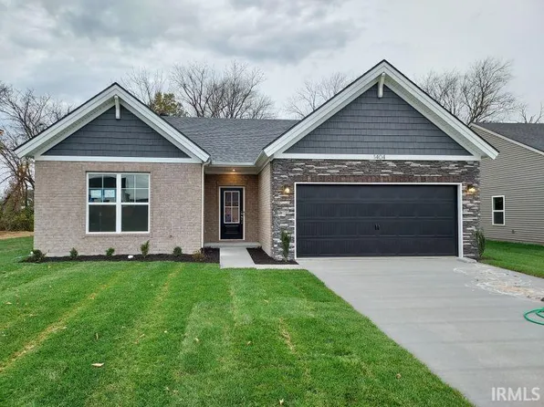 1404 N Hunters Crossing Cir, Huntingburg, IN 47542