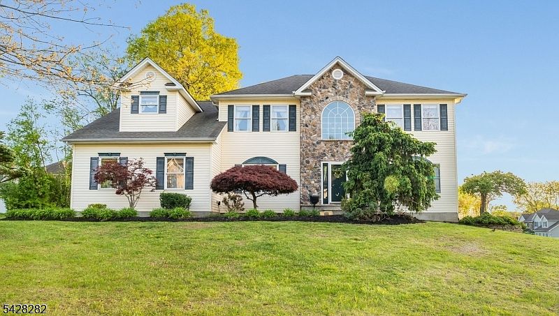 1st image of 23 Oak Ridge Rd