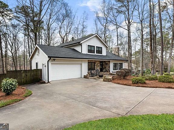 2nd image of 2415 Roxburgh Dr