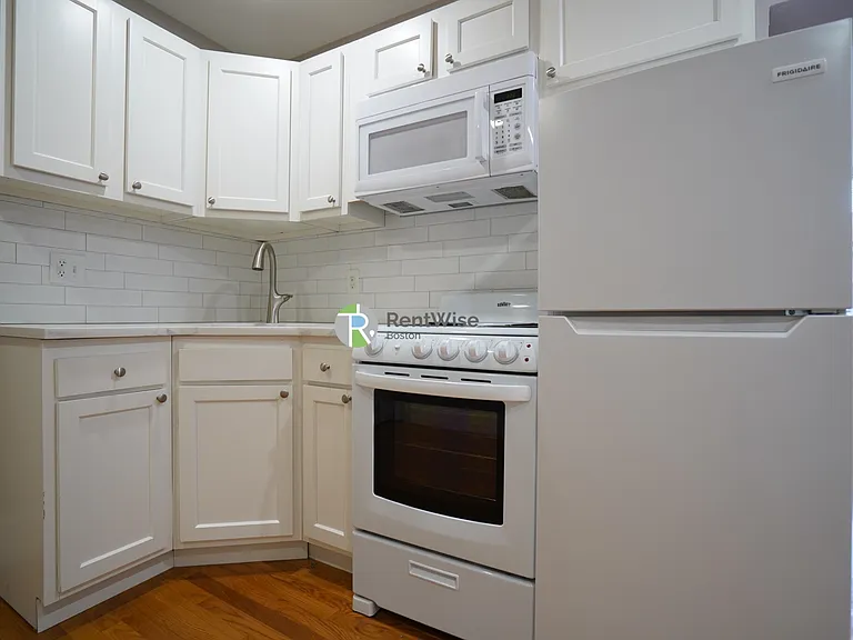 50 Park Vale Ave #25 — Photo 6
