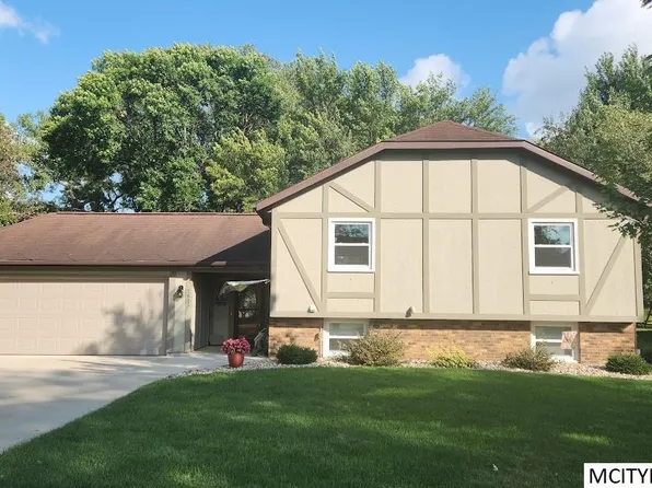 1815 Springview Dr, Mason City, IA 50401