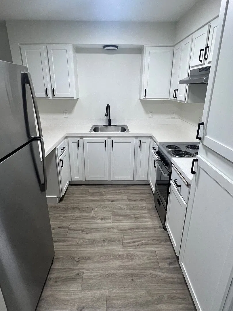 Fira Apartments — Photo 3