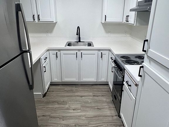 3rd image of 3444 Erickson St #103