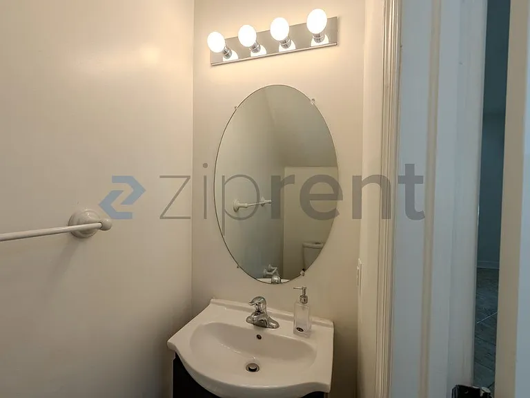 1/2 Bathroom