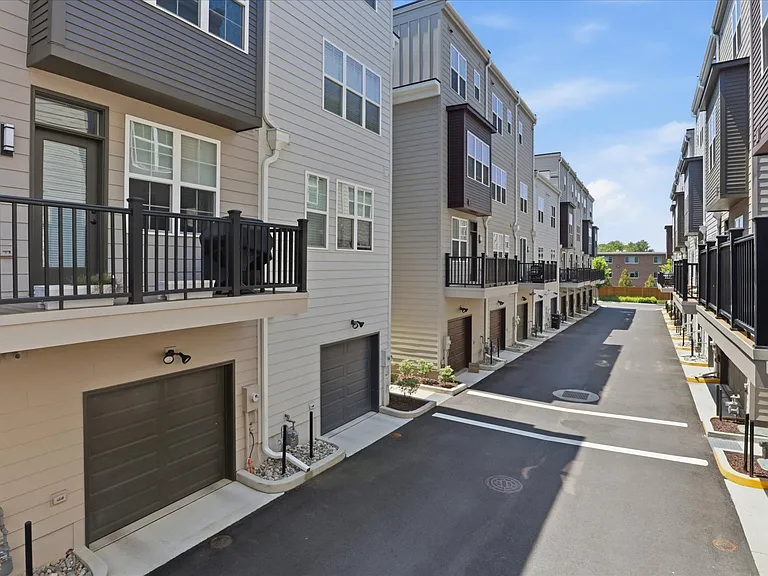 7356 Blade Dr — Photo 34