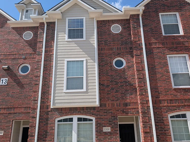 305 Holleman Dr E #1304 — Photo 1