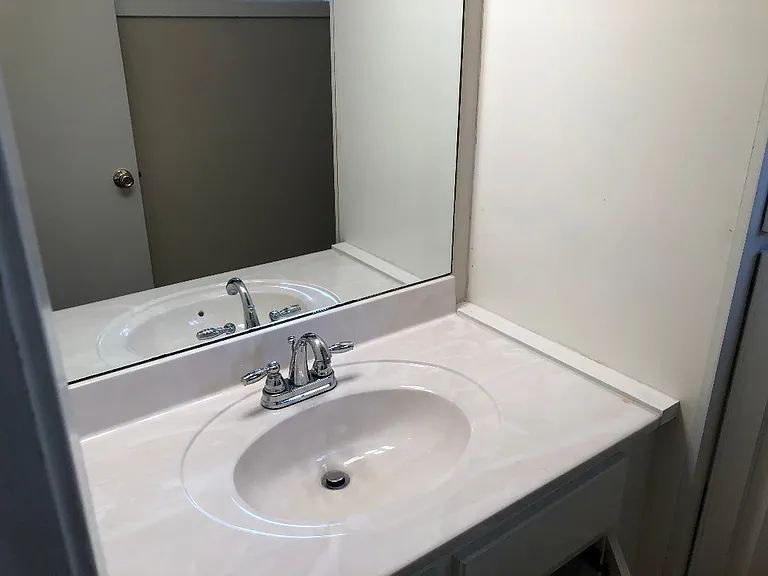204 Chandler Ave — Photo 2