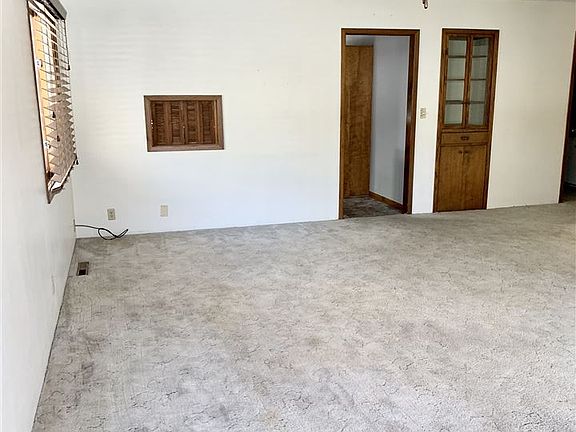 4th image of 306 Pope Ave