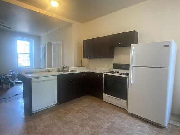 3rd image of 3725 Spring Garden St #2