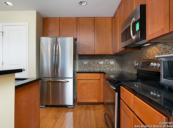 4th image of 215 North Ctr