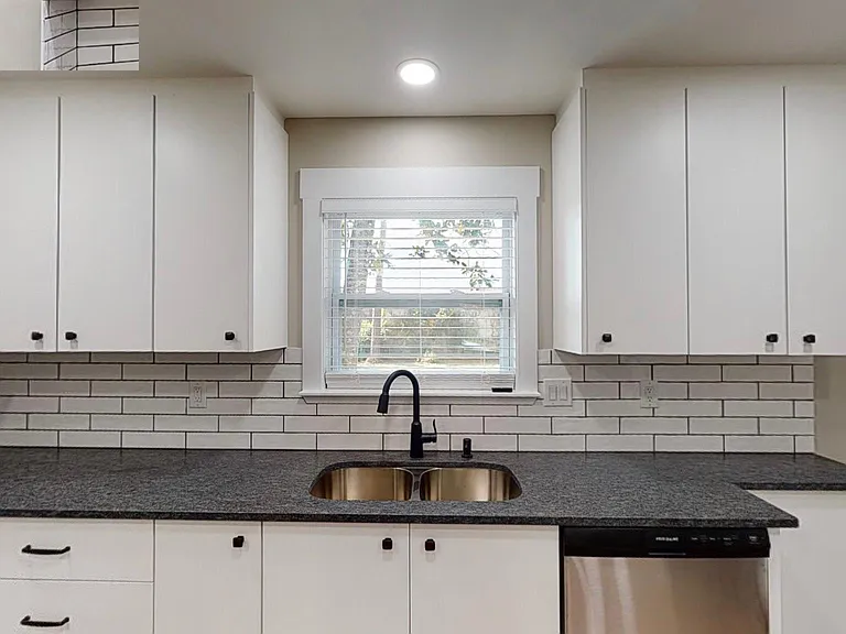 3207 N 6th Ave — Photo 8