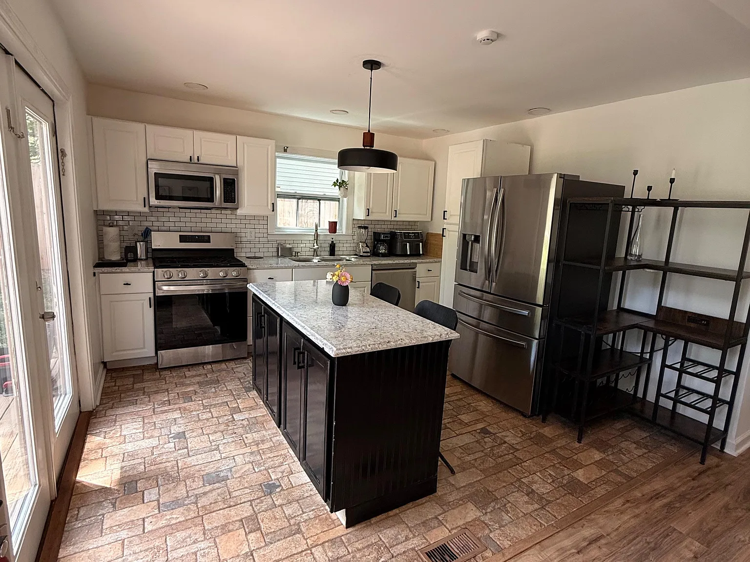 4 bed, 3.0 bath, 1593 sqft, $1,226 — Photo 4
