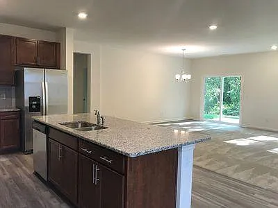 1141 Noor Ln — Photo 3