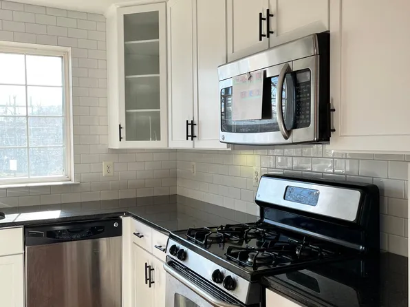 4079 S Four Mile Run Dr Unit 202, Arlington, VA 22204