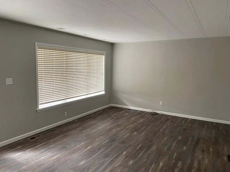 200 W Ash St — Photo 4